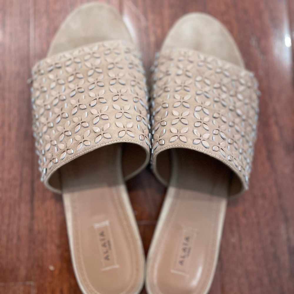 Azzedine Alaia suede & leather floral slide sandal - nude/blush - Size 40